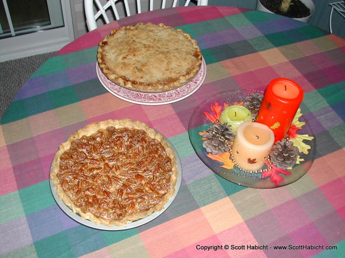 Kelli baked a pecan pie, and AJ (Aunt Joyce) baked an apple pie!!!