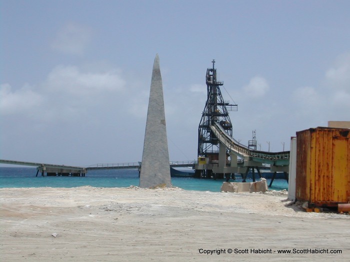 The obelisk marks where the ships come to collect the salt. More of a monument today then of its practical use a hundred years ago.