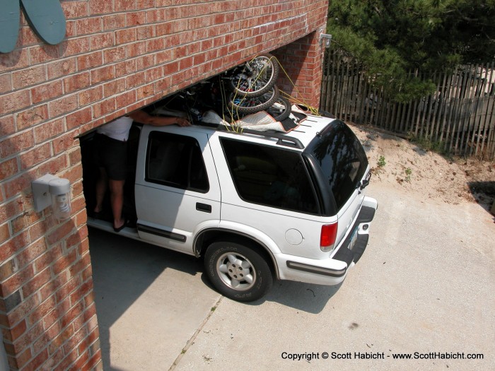 Going to the ocean that weekend, and it looks like this woman didn't think about the bikes on top before pulling into the parking area.