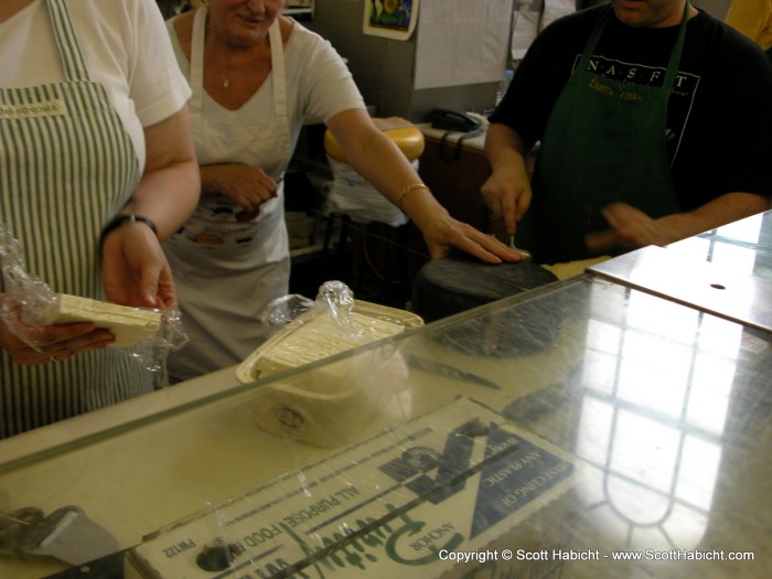 Look, she's cutting the cheese!!!