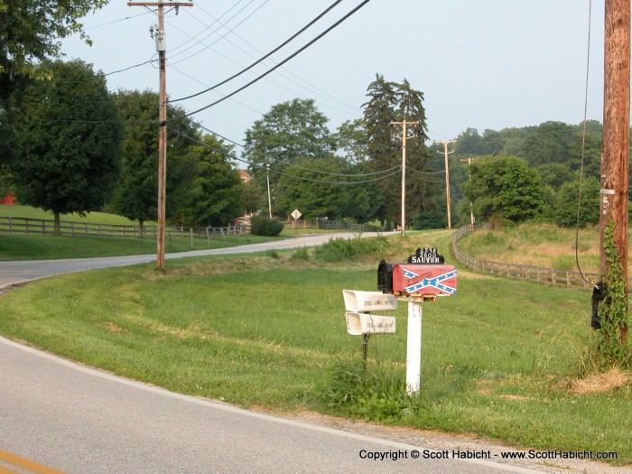 We went to Jeff and Sarah's for dinner one night, check out their mailbox!!