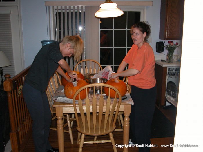 Meanwhile, Kelli and her sister Kristi carved the pumpkins.