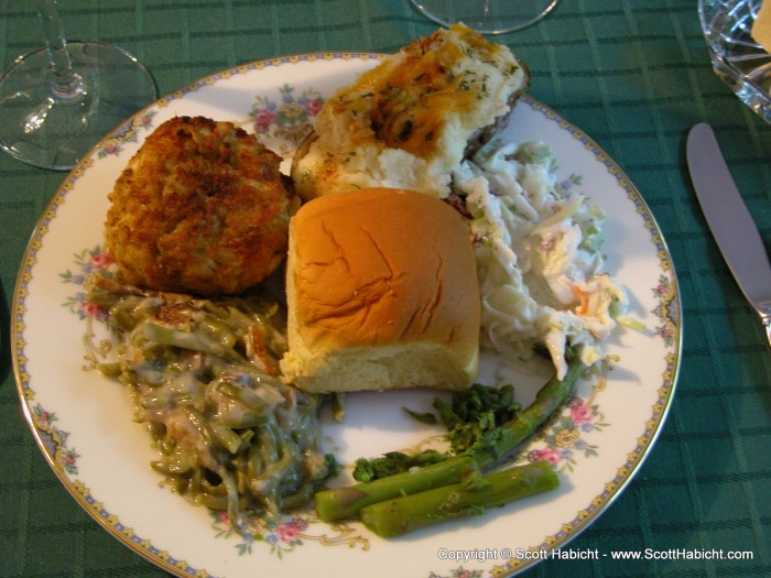 Dinner was a great homemade meal, just check out that crab cake!!!