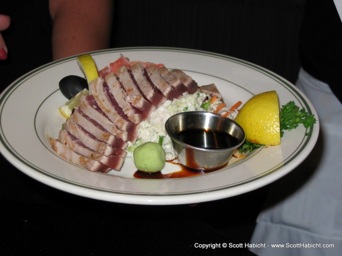 Anyhow, Lindzer ordered the tuna at the pretentious place. It was SO good.