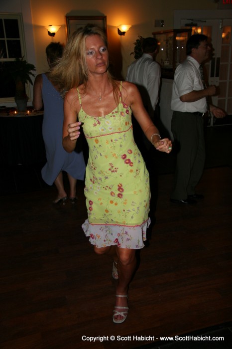 Back inside and Kelli was cuttin' a rug.....