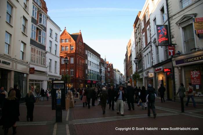 From there, we broke from the group and walked around Dublin.