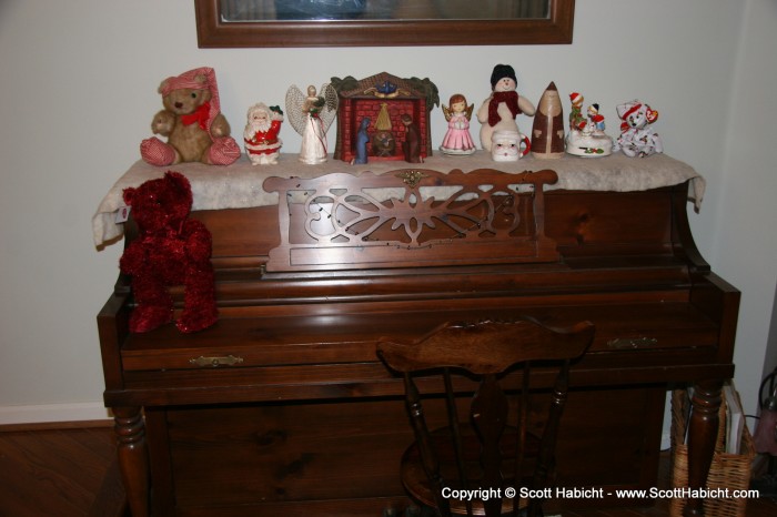 This is so Kelli knows where all the Christmas stuff goes on the piano.