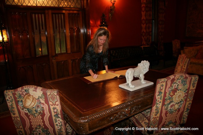 Kelli signs the guestbook on our way to dinner.