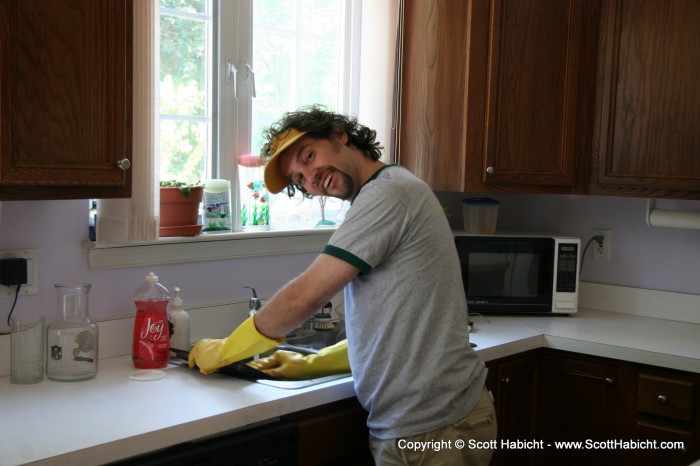 Kelli thought it was funny that I was wearing the yellow gloves, but they protect me from the hot water.