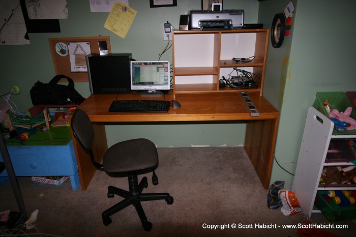 We replaced the old desk with a desk from my house.