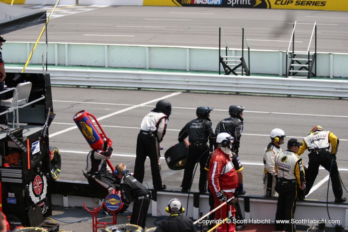 Before the pit stops... it was interesting watching the crew get ready.....