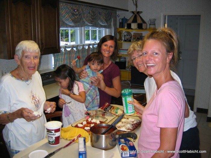 Kelli went over to her mom's for an annual Edwards tradition, making the lasagna.