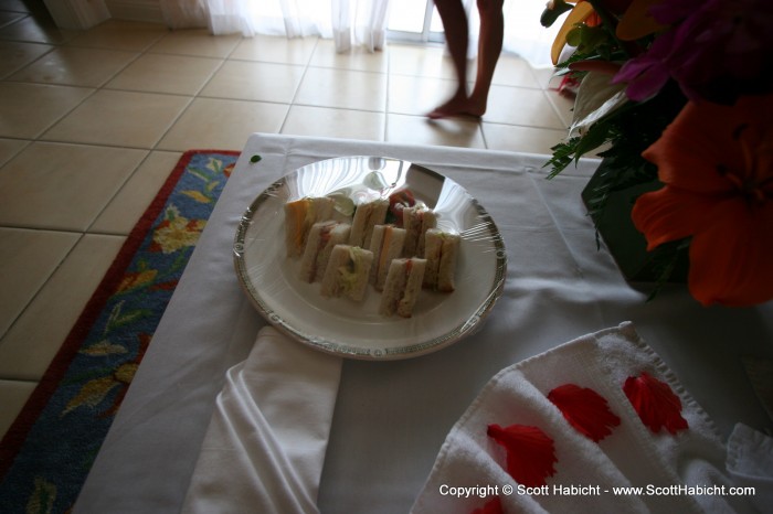 After arriving back to the room later on, some little sandwiches awaited us.