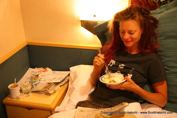 The next morning, I brought Kelli breakfast in bed.