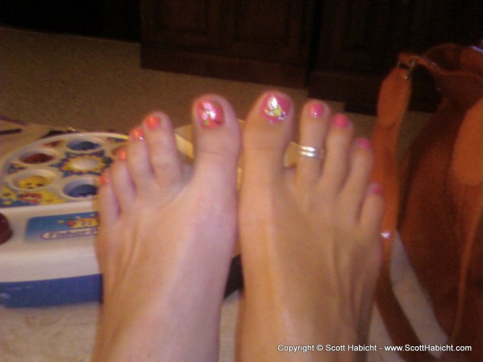 This is what Kelli's (right foot) and Kristi's (left foot) toes look like after a pedicure.