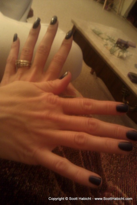 Kristi and Kelli do manicures one night.