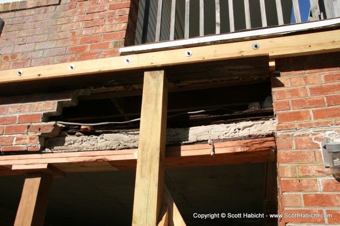 We're replacing the steel beam holding up the bricks...