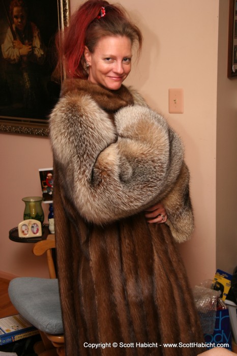 Kelli models Aunt Crissy's coat.....