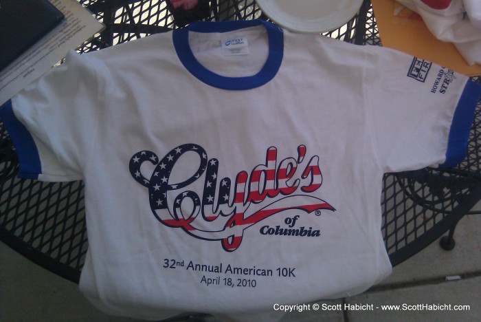 Packet pickup for Cylde's, and the shirt looks great!!