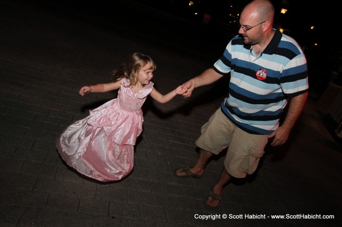 Afterwards, it was time for a dance with her dad.