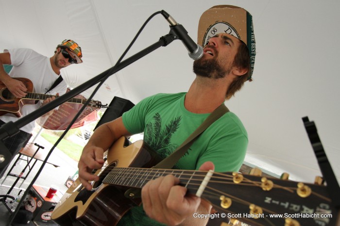 After the Dogfish Dash race the next day, Reedo was on hand to play music.