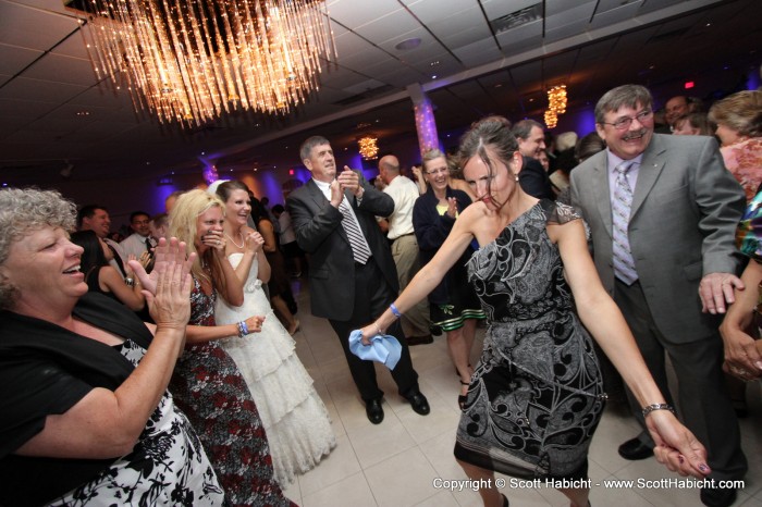 Kelli and Sheryl apparently found great humor in Kristi's dancing.