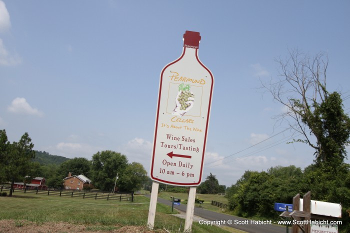 Kelli and I started our 10th Anniversary celebration with a trip to one of our favorite wineries, Pearmund Cellars.