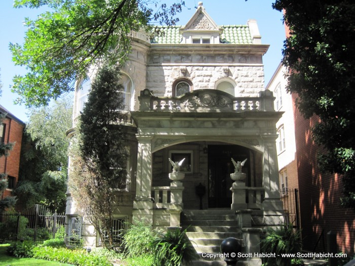 Love this house in the neighborhood.