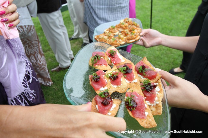 The hors d'oeuvres we really good. I loved the tuna!!!