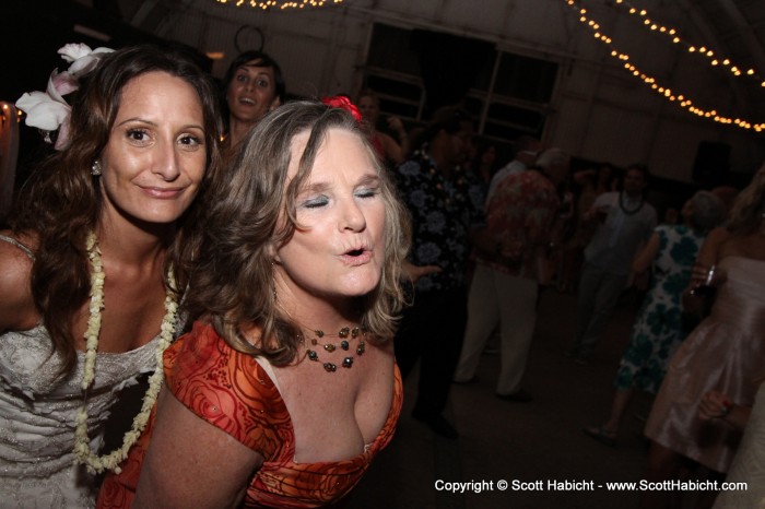 Bridey and her mom being photobombed by her sister Joy.