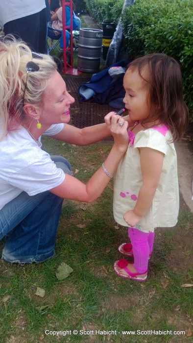 Kelli puts some lipstick on Timmy's daughter, Kiza.