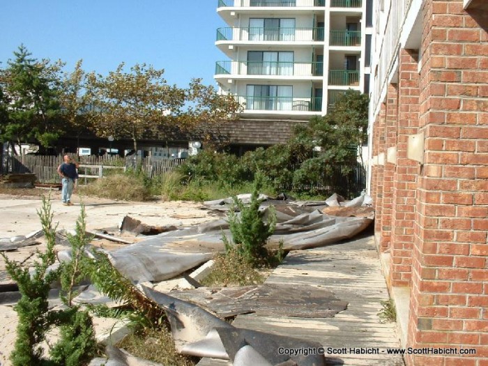 Oh, by the way, Jay Masino (a neighboor in OC) took these pictures of our condo....