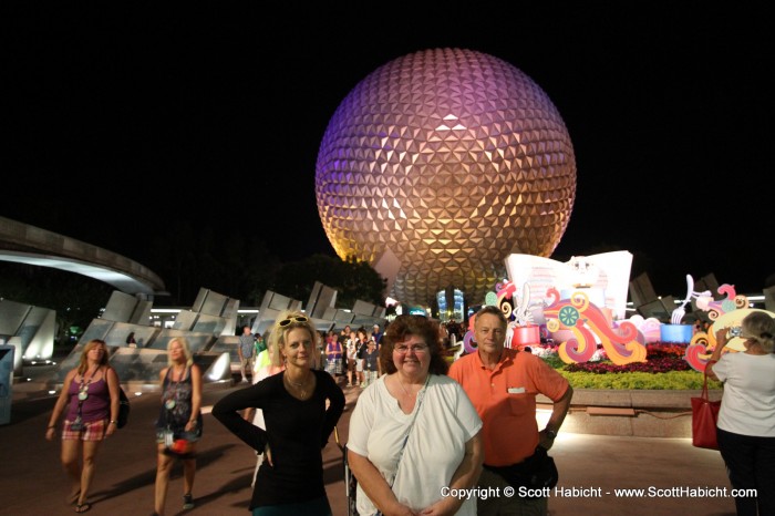 One last picture before leaving Epcot.