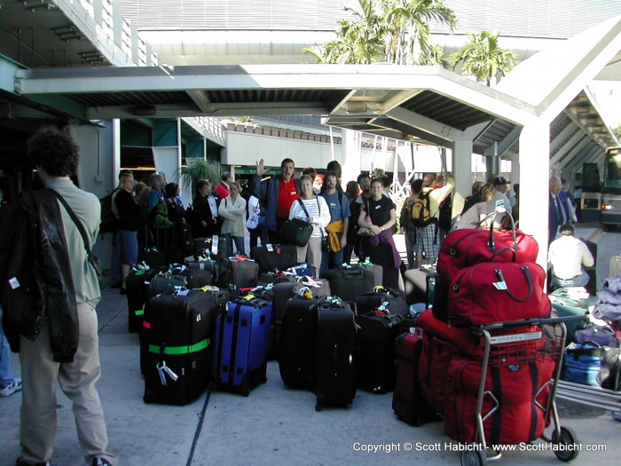 2:30pm waiting for the bus to the boat.