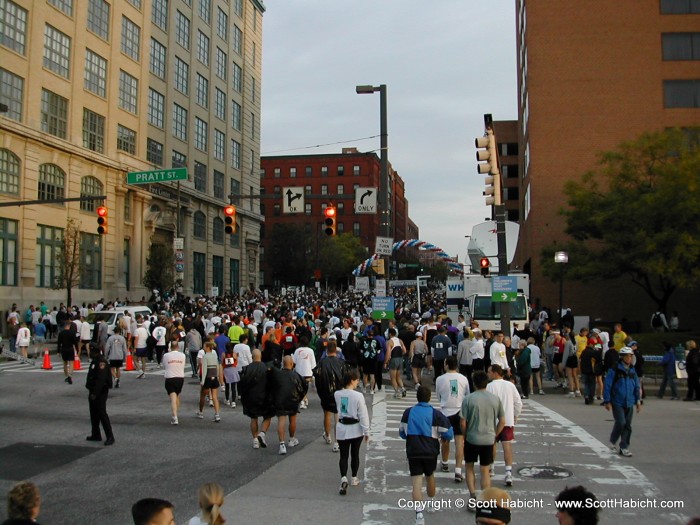 Can you spot Kelli and Mike walking to the starting line?