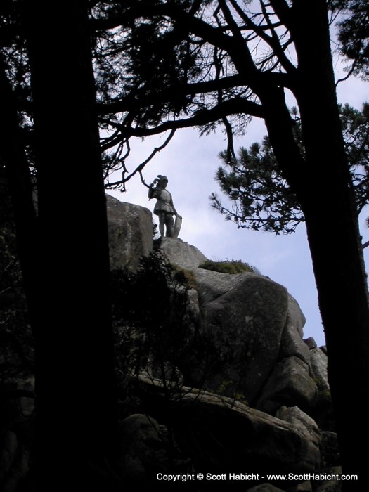 Statue called "Gigante" on a hill.