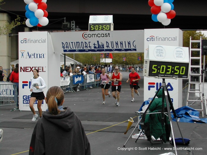 Kelli and Mike finished in just over 5 hours. Her pace was 11:36 per mile.