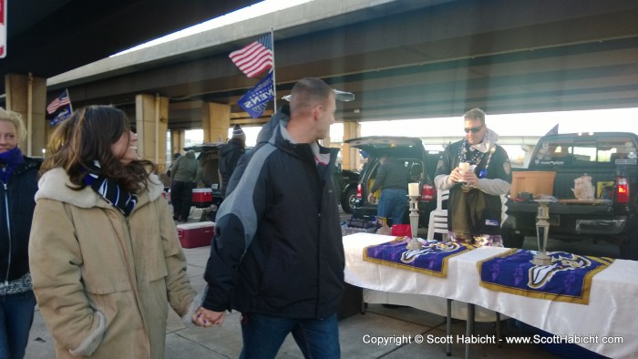 There were plenty of people setting up for tailgating...