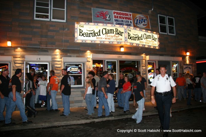 We made our way down to the Bearded Clam-Bar....