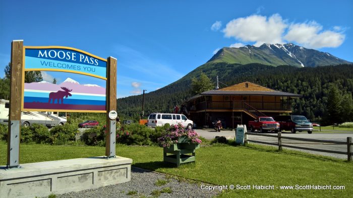 On our way to the airport, we stopped at Moose Pass for lunch.