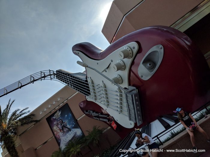 I was with some rollercoaster fans, so we rode the Rock'n'Roller Coaster.